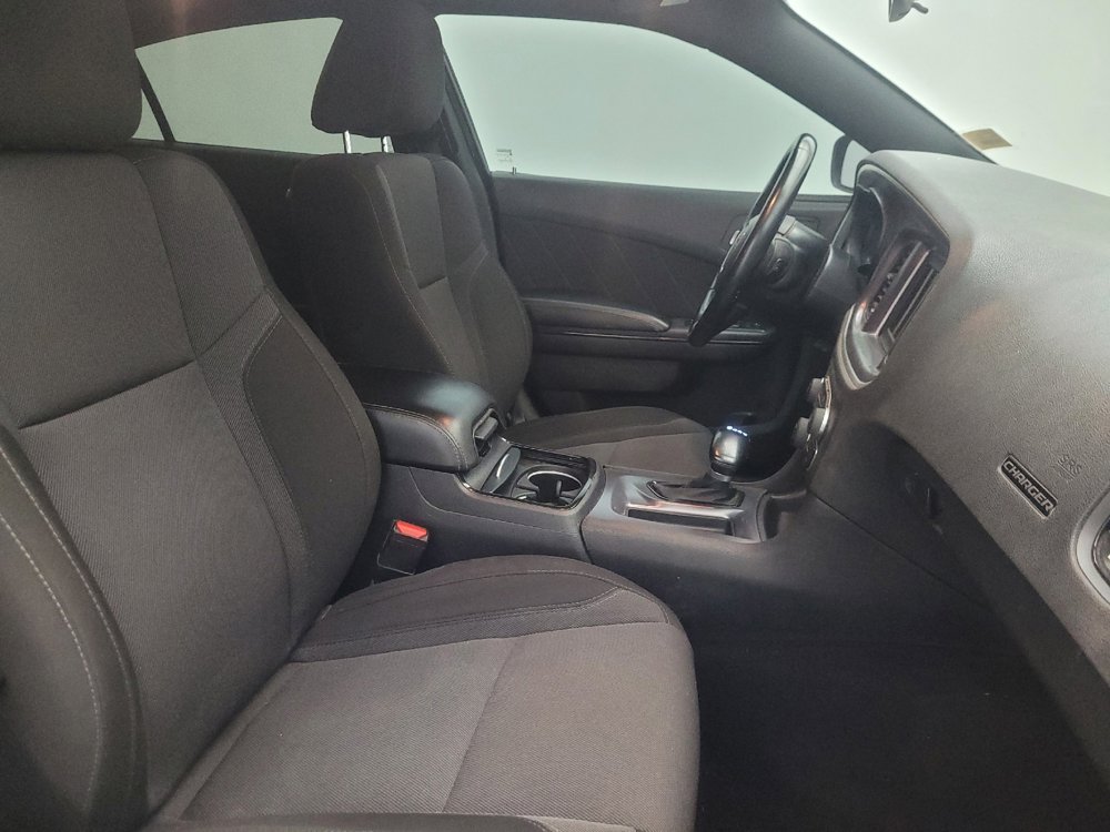 Used 2020 Dodge Charger SXT w/ Blacktop Package image 21