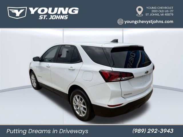 Used 2024 Chevrolet Equinox LS w/ LS Convenience Package FWD image 3