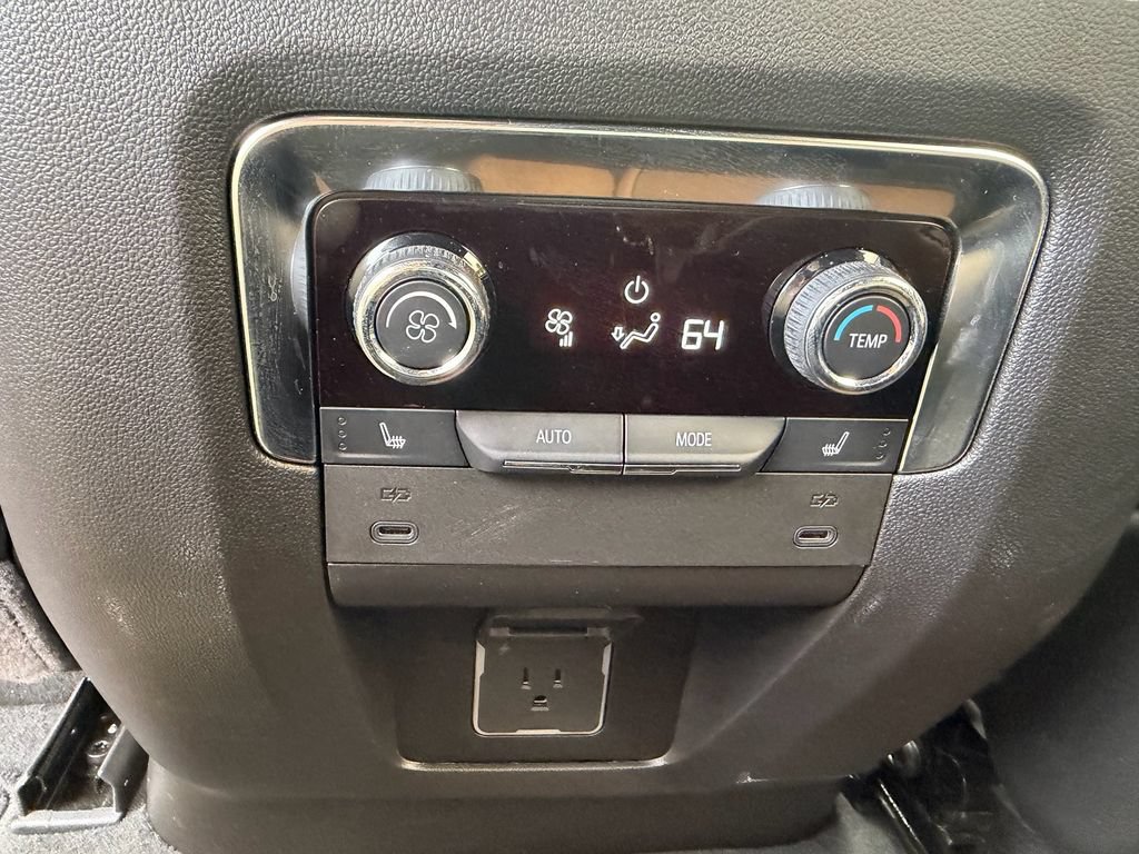 Used 2025 Chevrolet Suburban Premier AWD/4WD image 16