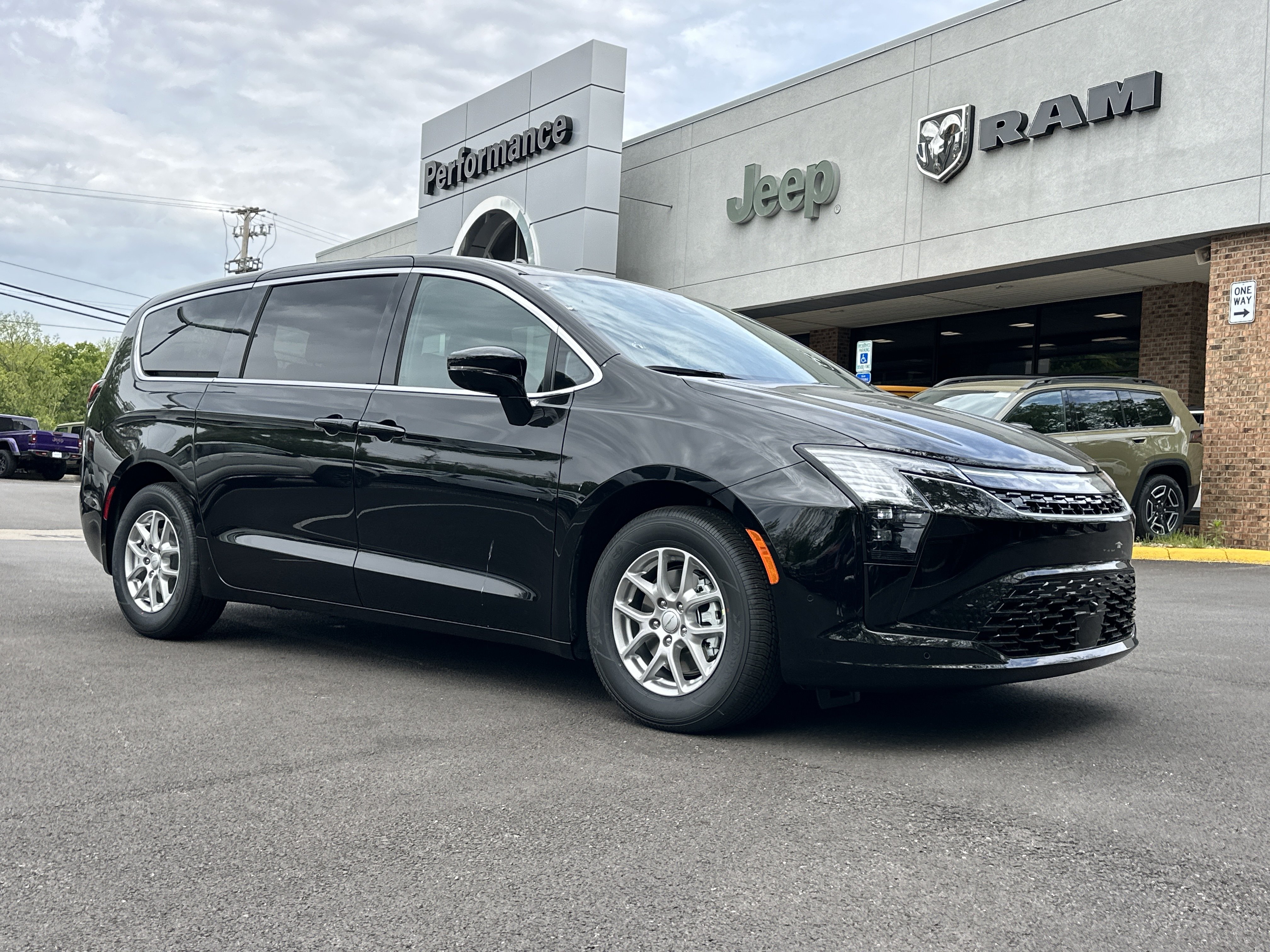 New 2027 Chrysler Pacifica Select w/ Family Tech Group FWD image 18