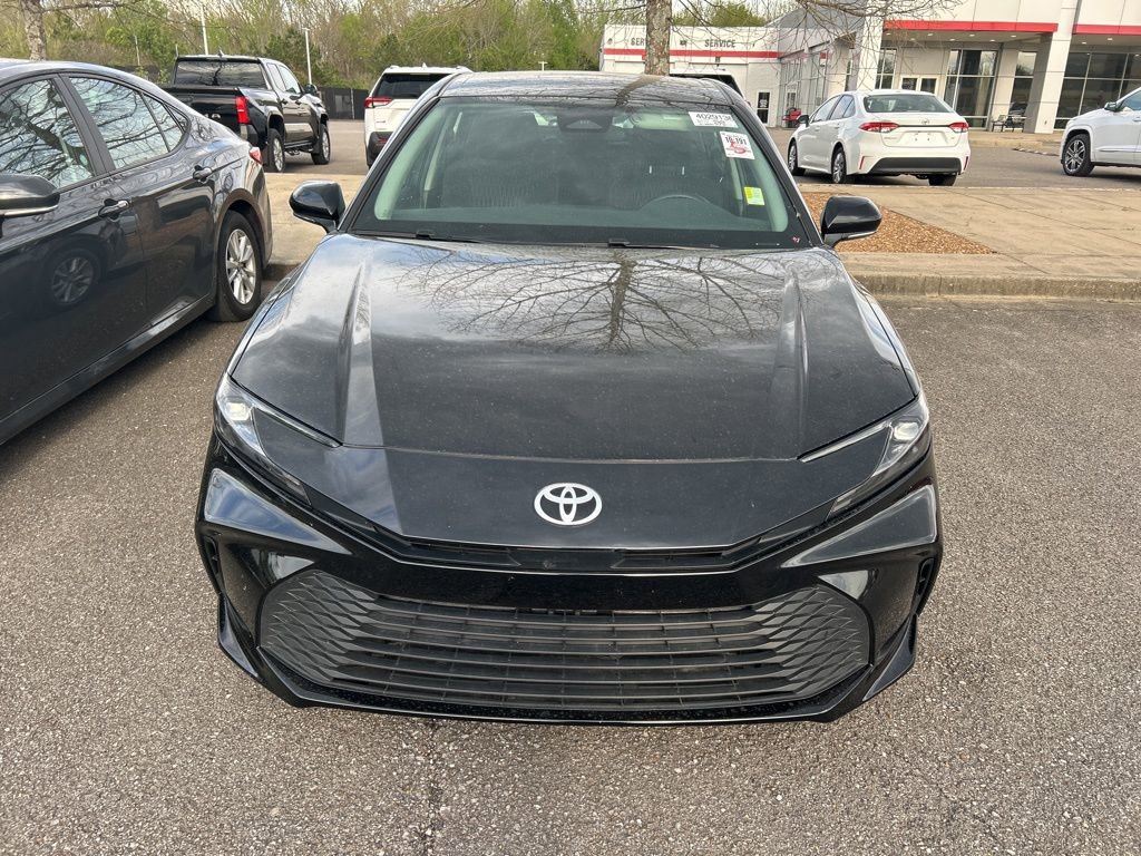 Used 2025 Toyota Camry LE image 3