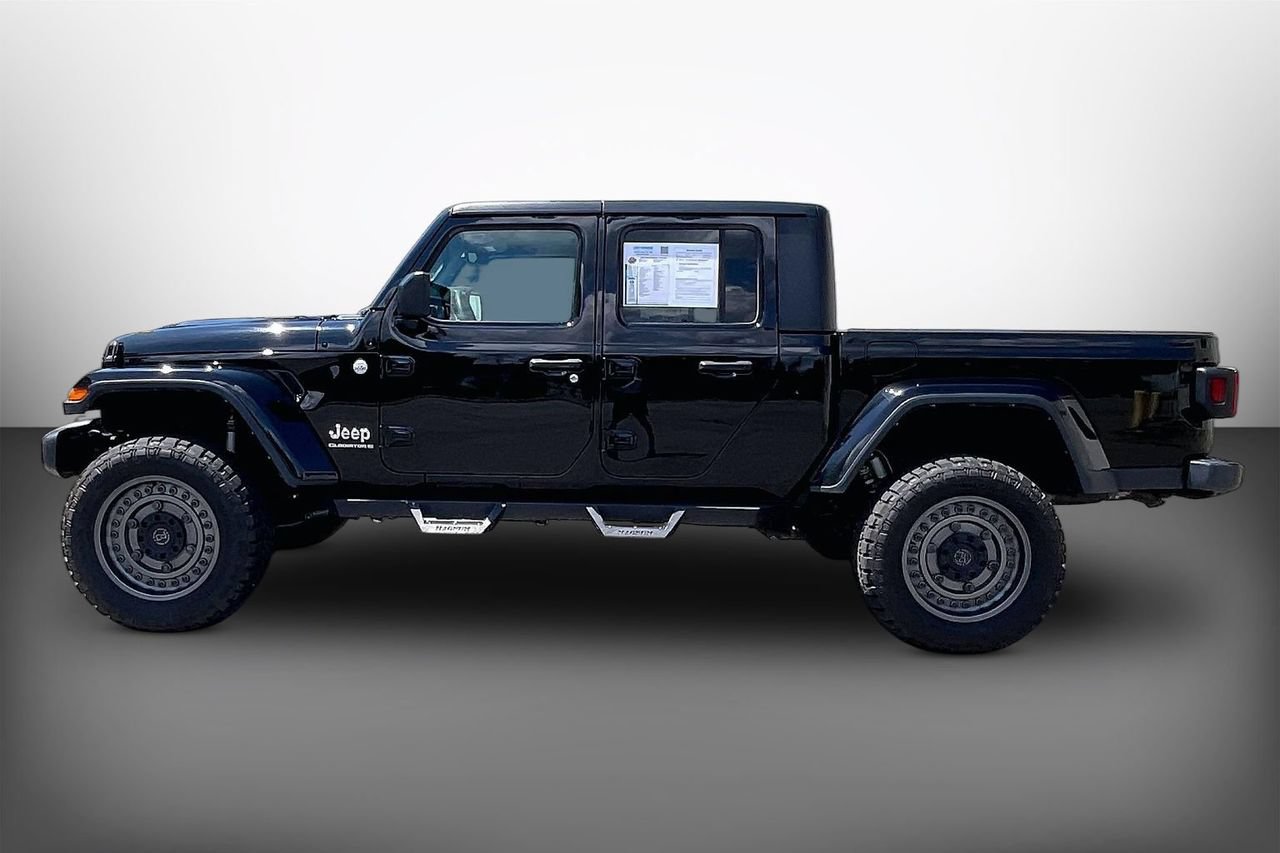 Used 2023 Jeep Gladiator Overland AWD/4WD image 5
