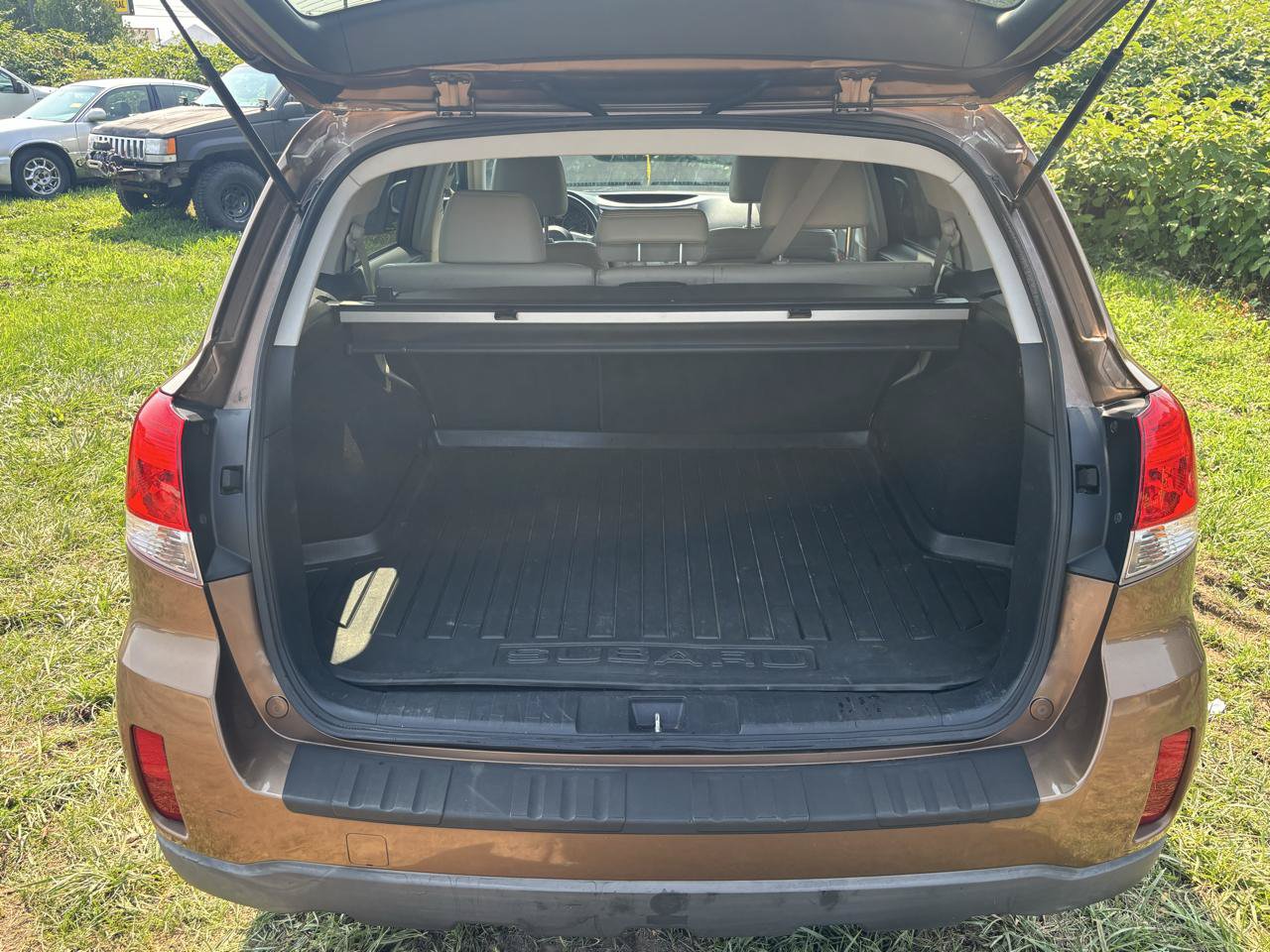 Used 2011 Subaru Outback 2.5i Limited AWD/4WD image 22