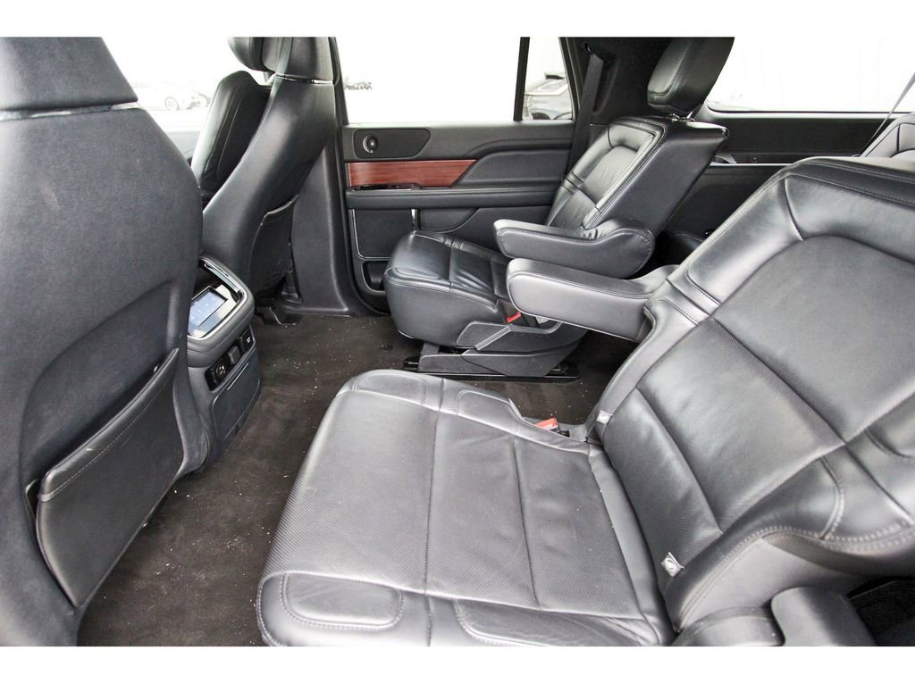 Used 2023 Lincoln Navigator L Reserve AWD/4WD image 7