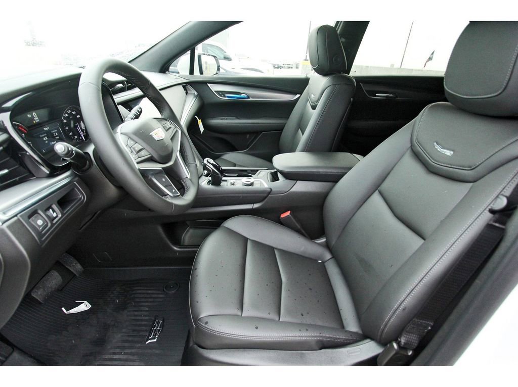 New 2025 Cadillac XT5 Luxury image 6