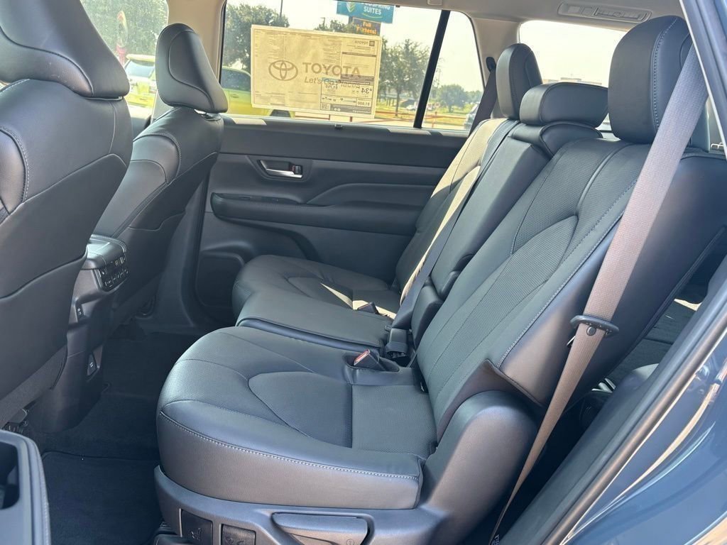 New 2024 Toyota Grand Highlander Limited image 15