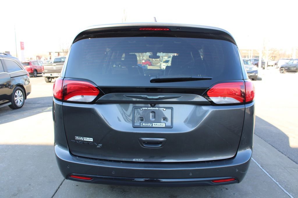 Used 2018 Chrysler Pacifica Touring-L w/ Premium Audio Group image 8