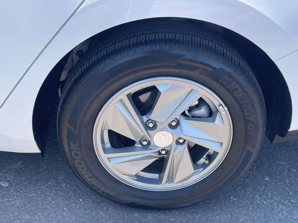 Certified 2026 Hyundai Elantra SE FWD image 26