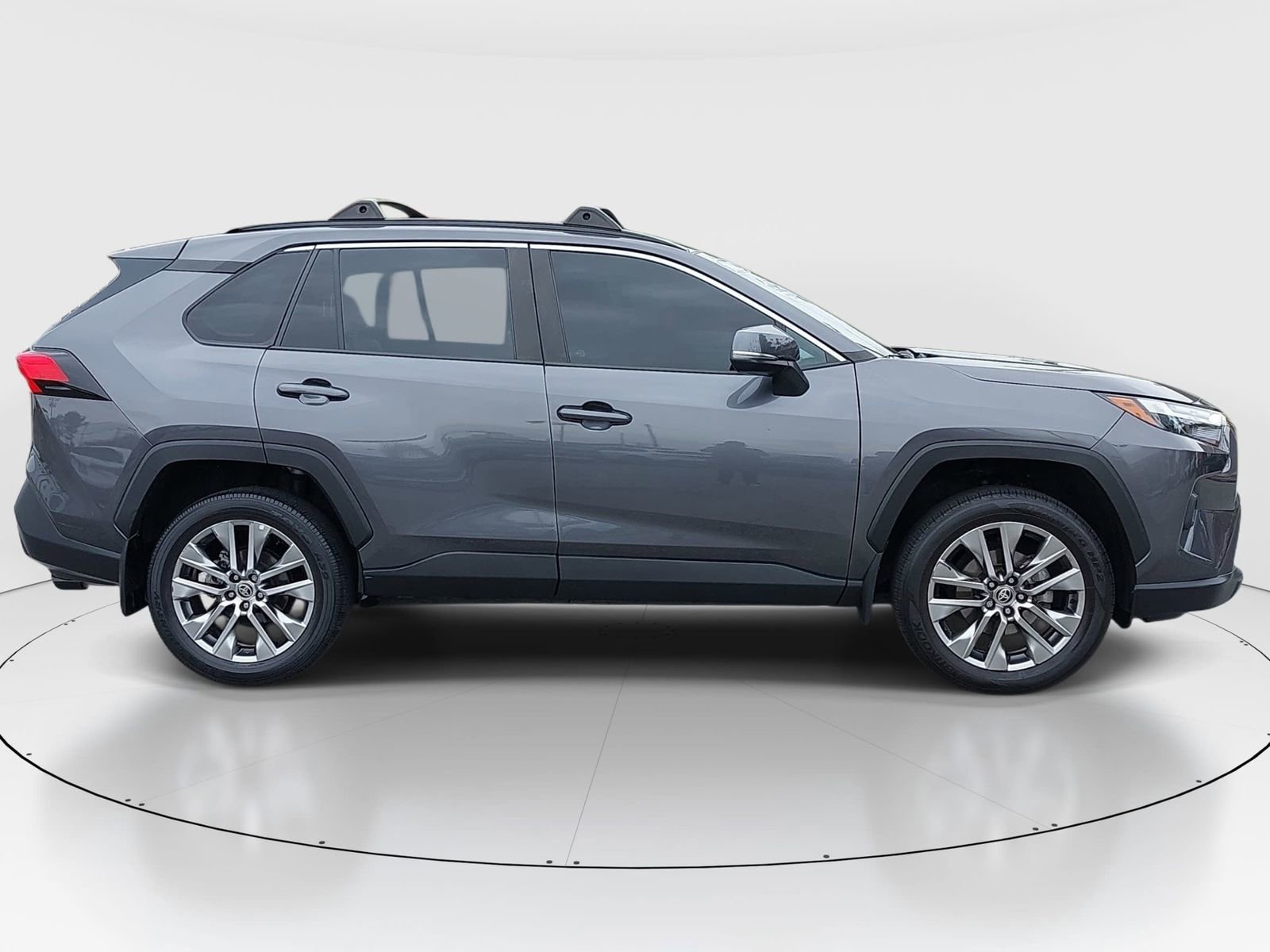 Used 2022 Toyota RAV4 XLE Premium FWD image 4