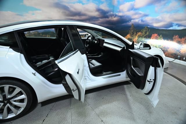 Used 2019 Tesla Model 3 Long Range image 31