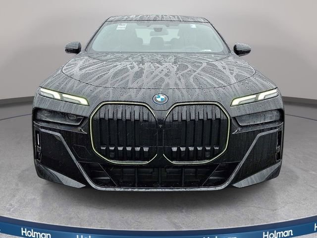 New 2026 BMW 750e xDrive image 2