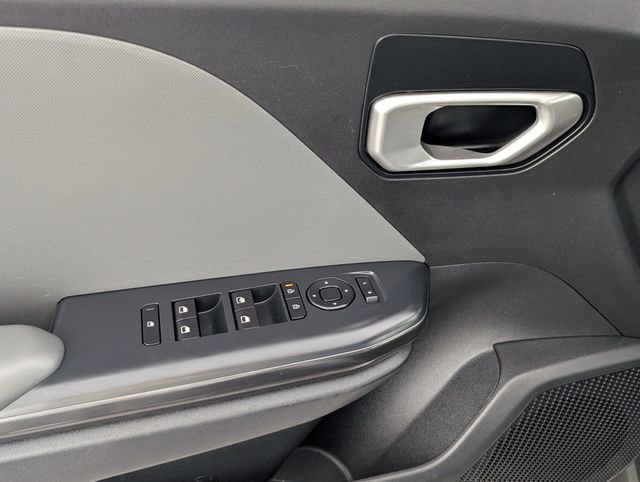 Used 2025 Kia K4 LXS image 16
