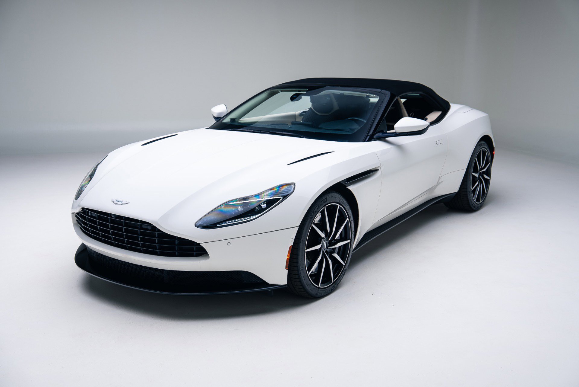 Used 2020 Aston Martin DB11 Volante image 38
