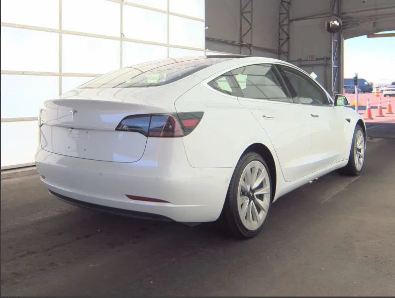 Used 2018 Tesla Model 3 Long Range RWD image 2