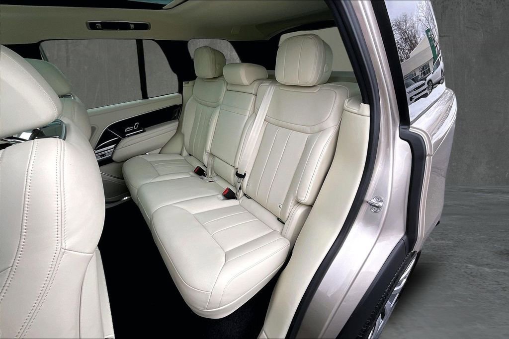 Used 2025 Land Rover Range Rover SE image 22