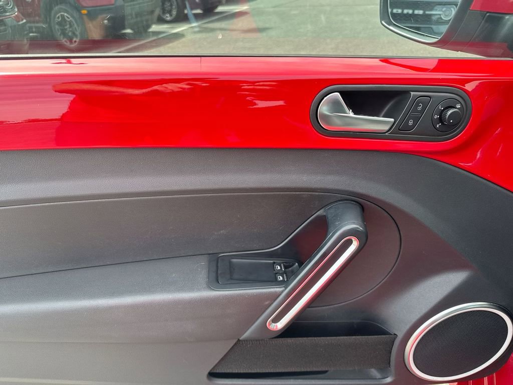 Used 2014 Volkswagen Beetle 2.5 image 20