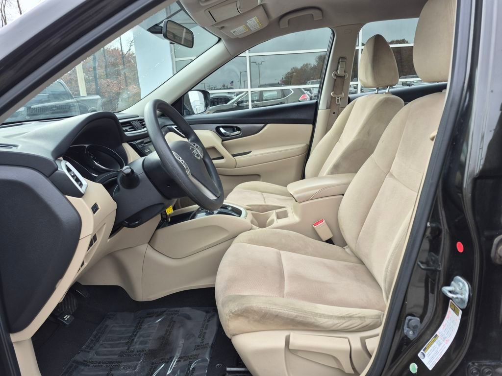 Used 2016 Nissan Rogue S image 2