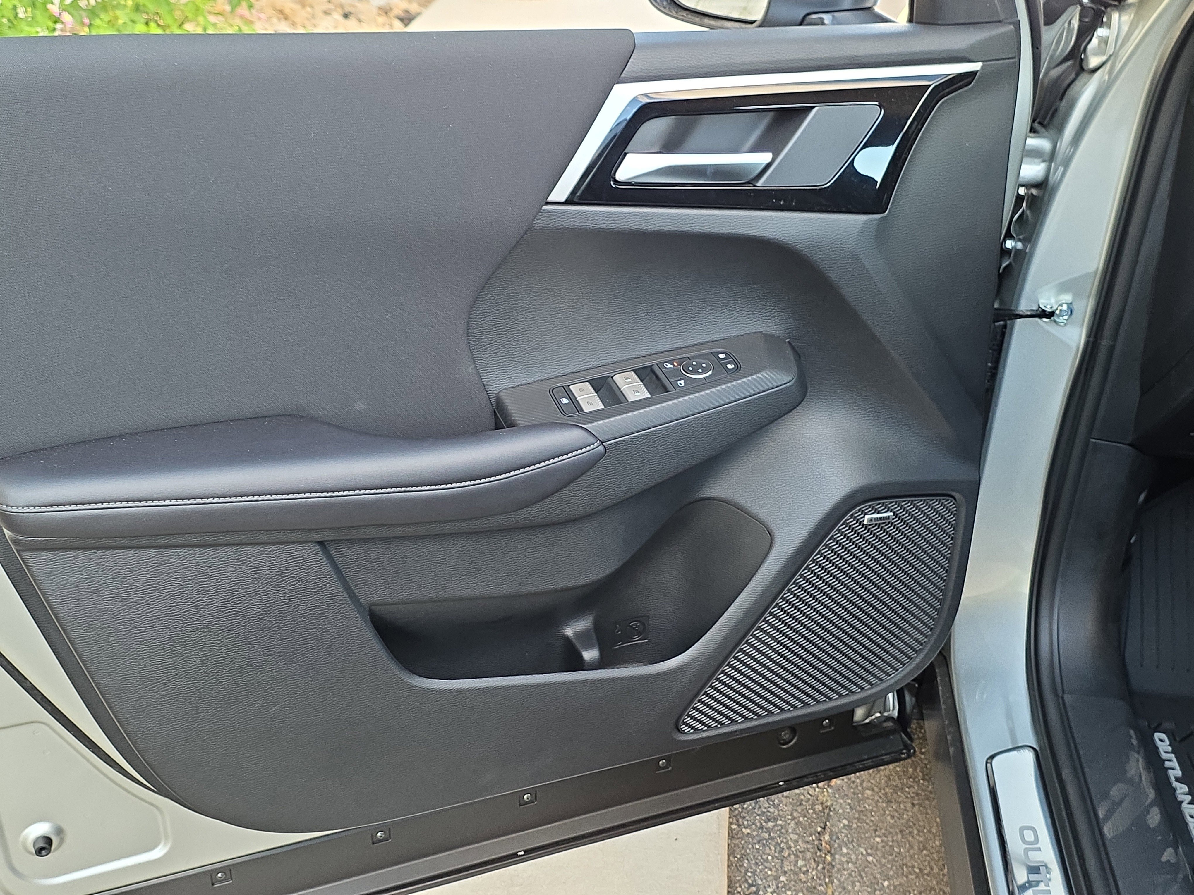 New 2026 Mitsubishi Outlander ES FWD image 10