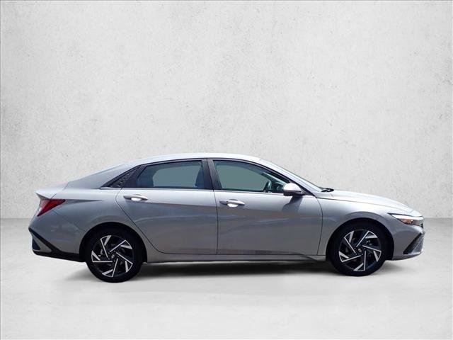 Used 2025 Hyundai Elantra SEL FWD video 4