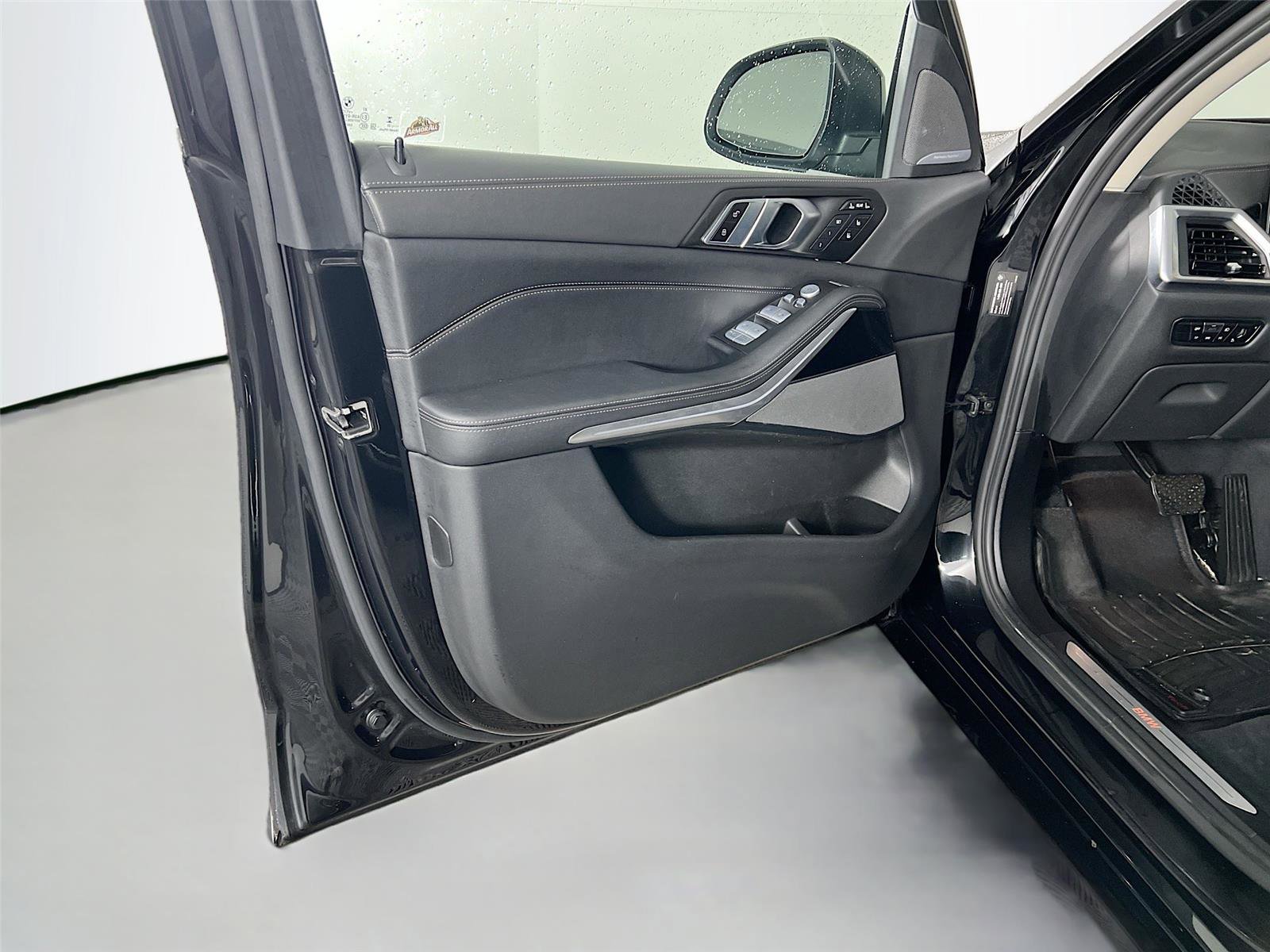 Certified 2023 BMW X7 xDrive40i w/ Executive Package image 16