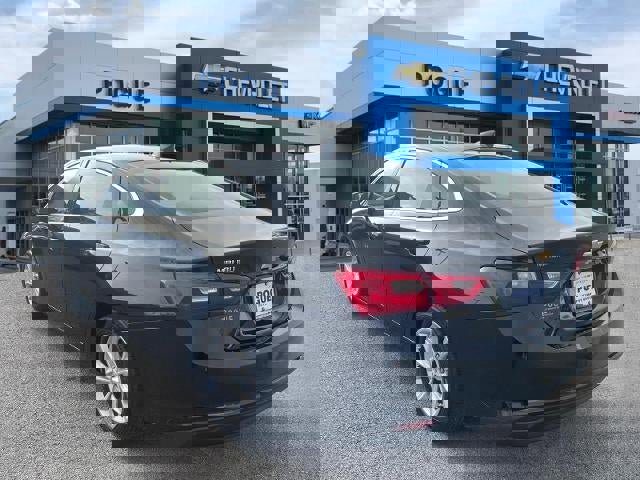 Used 2023 Chevrolet Malibu LT image 3