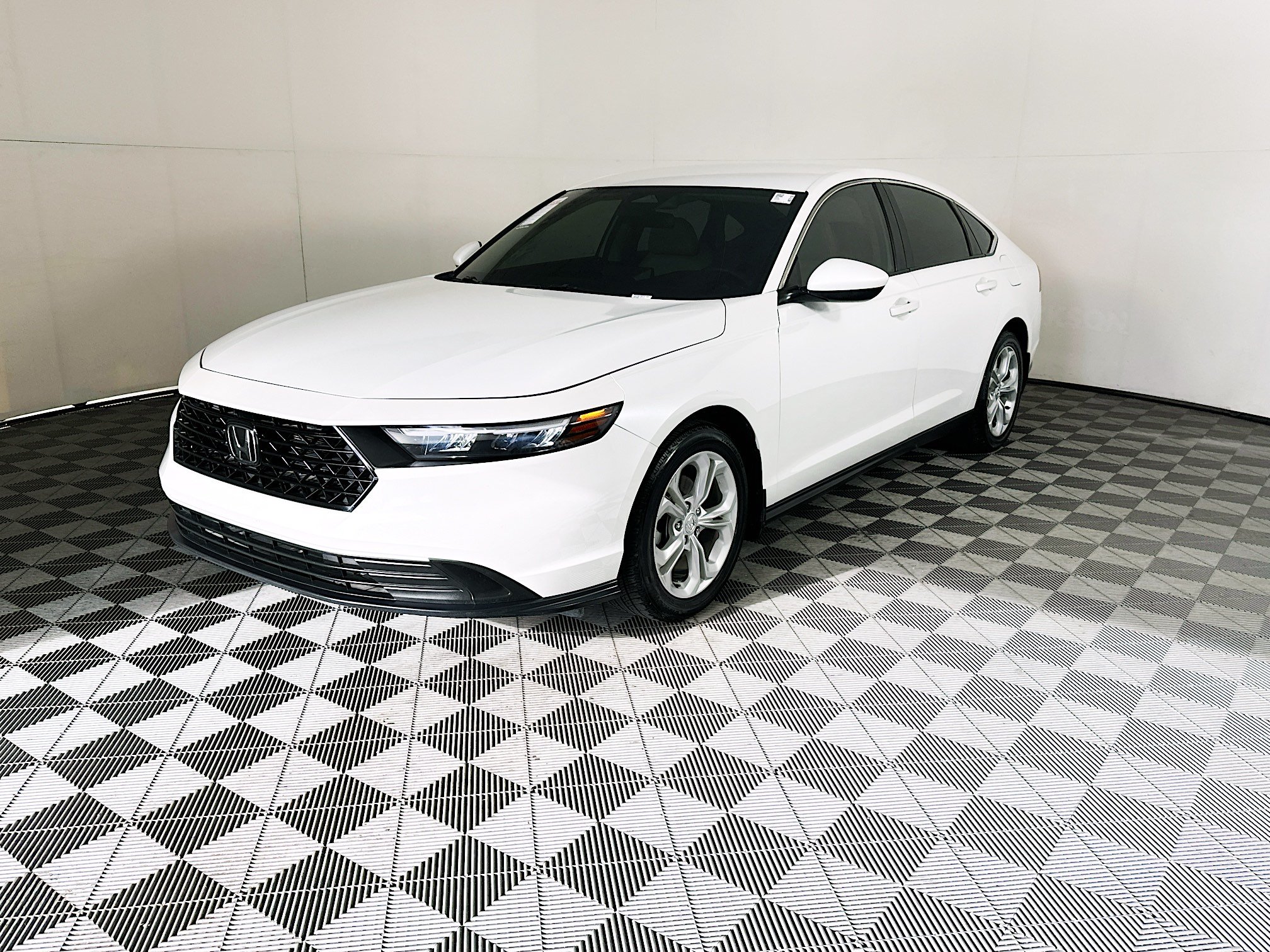 Used 2023 Honda Accord LX image 7