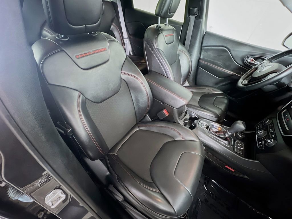 Used 2019 Jeep Cherokee Trailhawk w/ Comfort/Convenience Group image 28