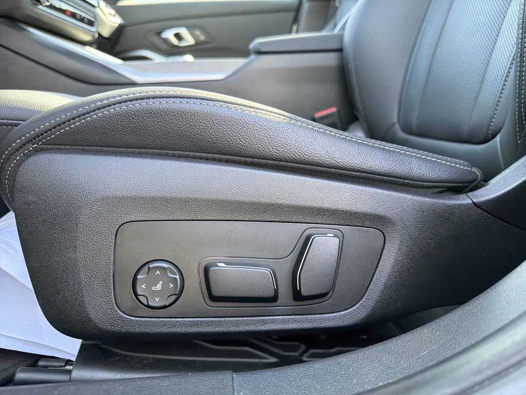 Used 2025 BMW 330i Sedan image 22