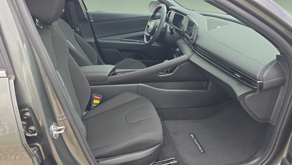 New 2026 Hyundai Elantra SEL Sport Premium FWD image 26