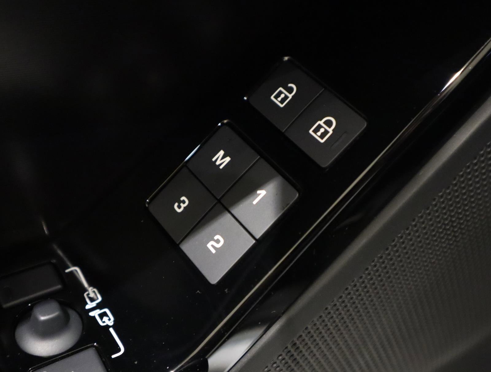 Used 2026 Land Rover Range Rover Velar Dynamic SE image 26