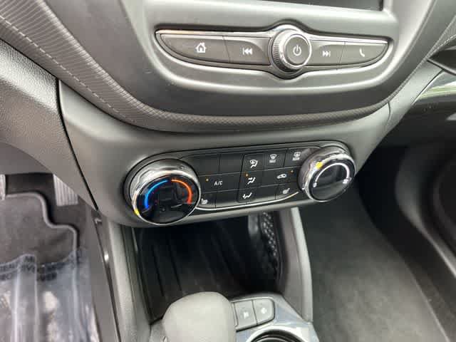 Used 2022 Chevrolet TrailBlazer LT w/ Confidence II Package FWD image 25