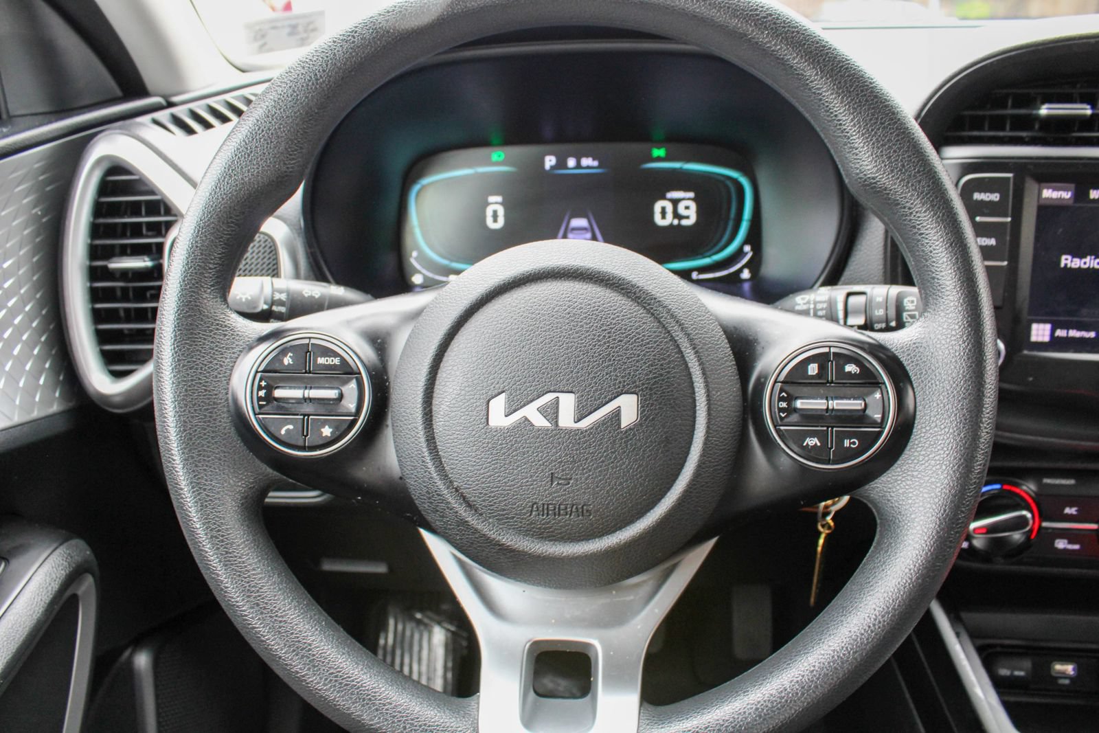 Used 2023 Kia Soul LX w/ LX Technology Package FWD image 12