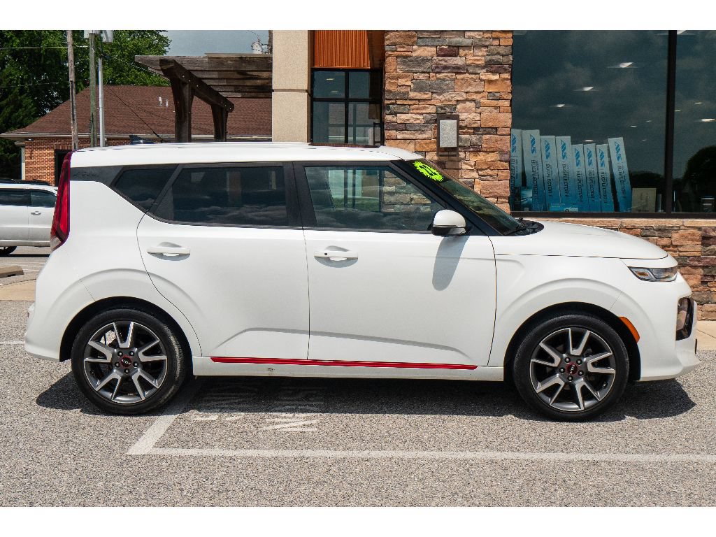 Used 2022 Kia Soul GT-Line FWD image 2