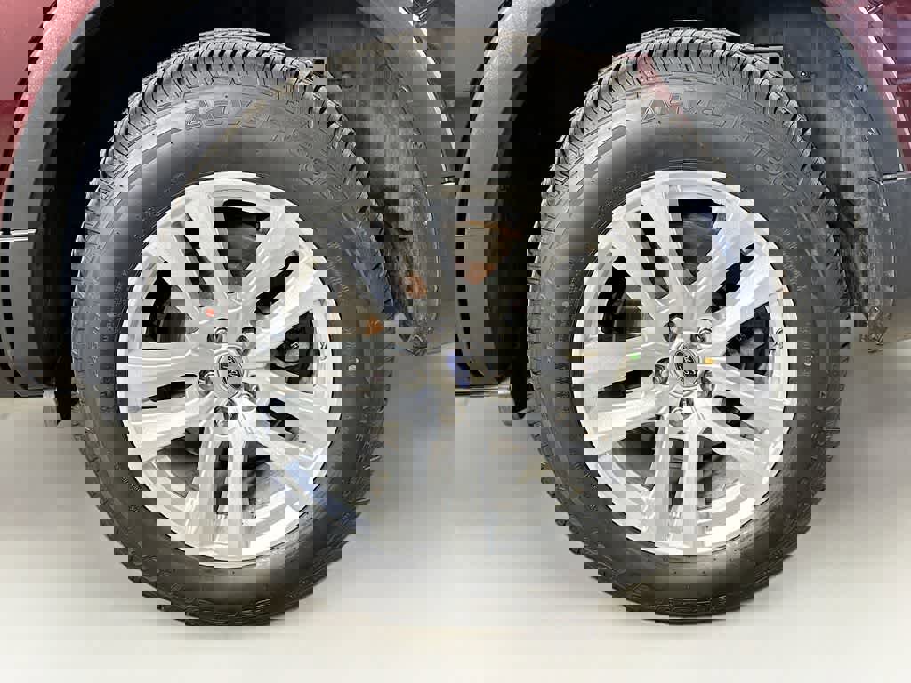 Used 2019 Ford Explorer XLT image 8