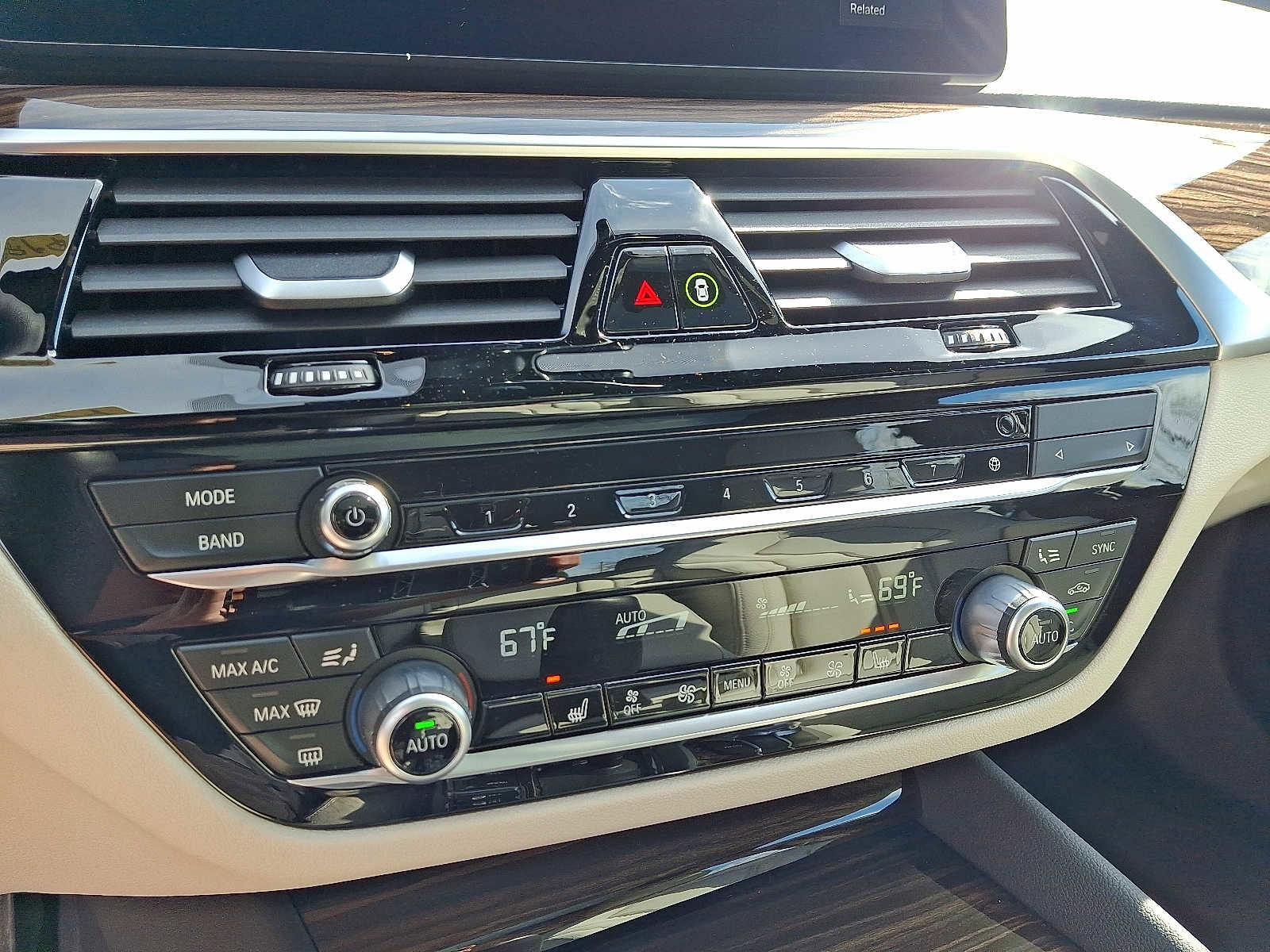 Certified 2023 BMW 530i xDrive w/ Premium Package image 17