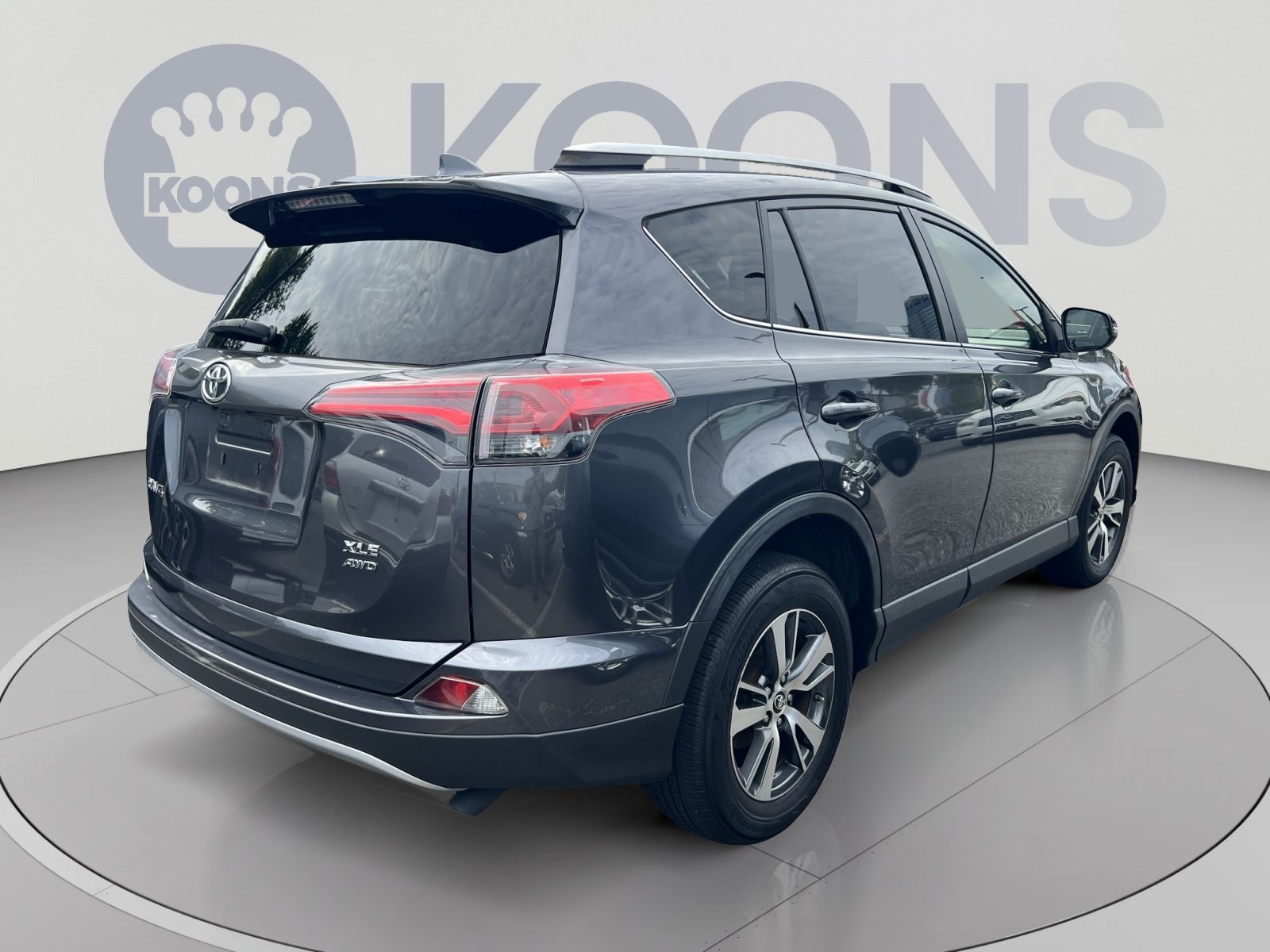 Used 2018 Toyota RAV4 XLE w/ Plus Extra Value Package AWD/4WD image 4