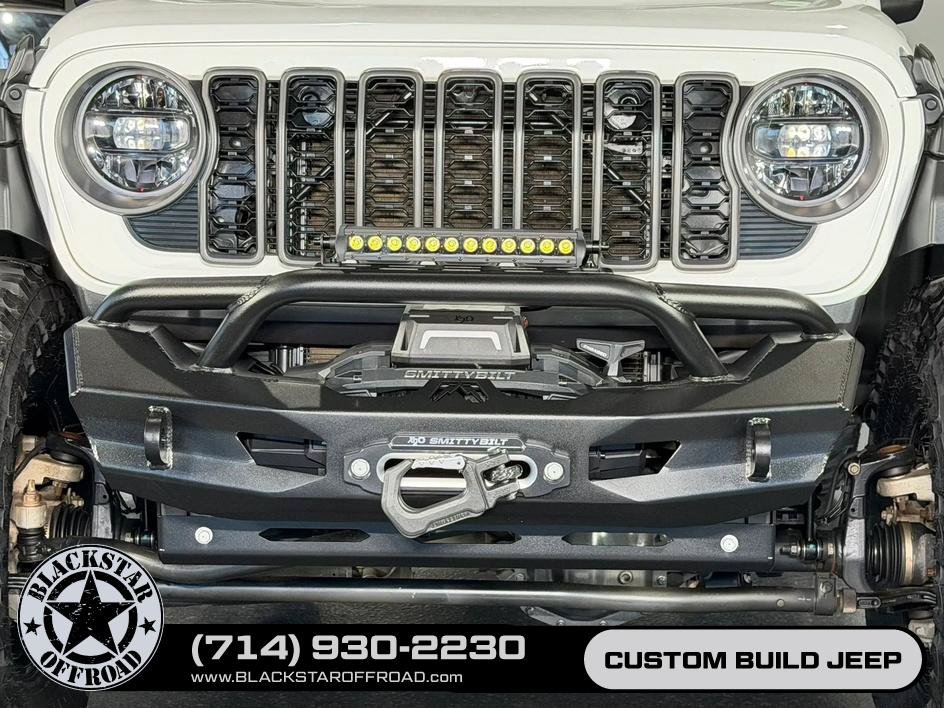 Used 2025 Jeep Wrangler Unlimited Rubicon AWD/4WD image 4