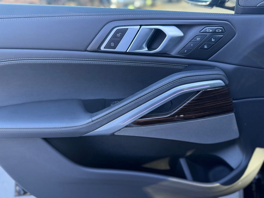 Used 2024 BMW X6 xDrive40i w/ Executive Package image 15