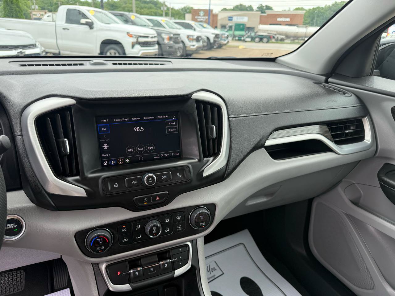 Used 2024 GMC Terrain SLE w/ Driver Convenience Package FWD image 10