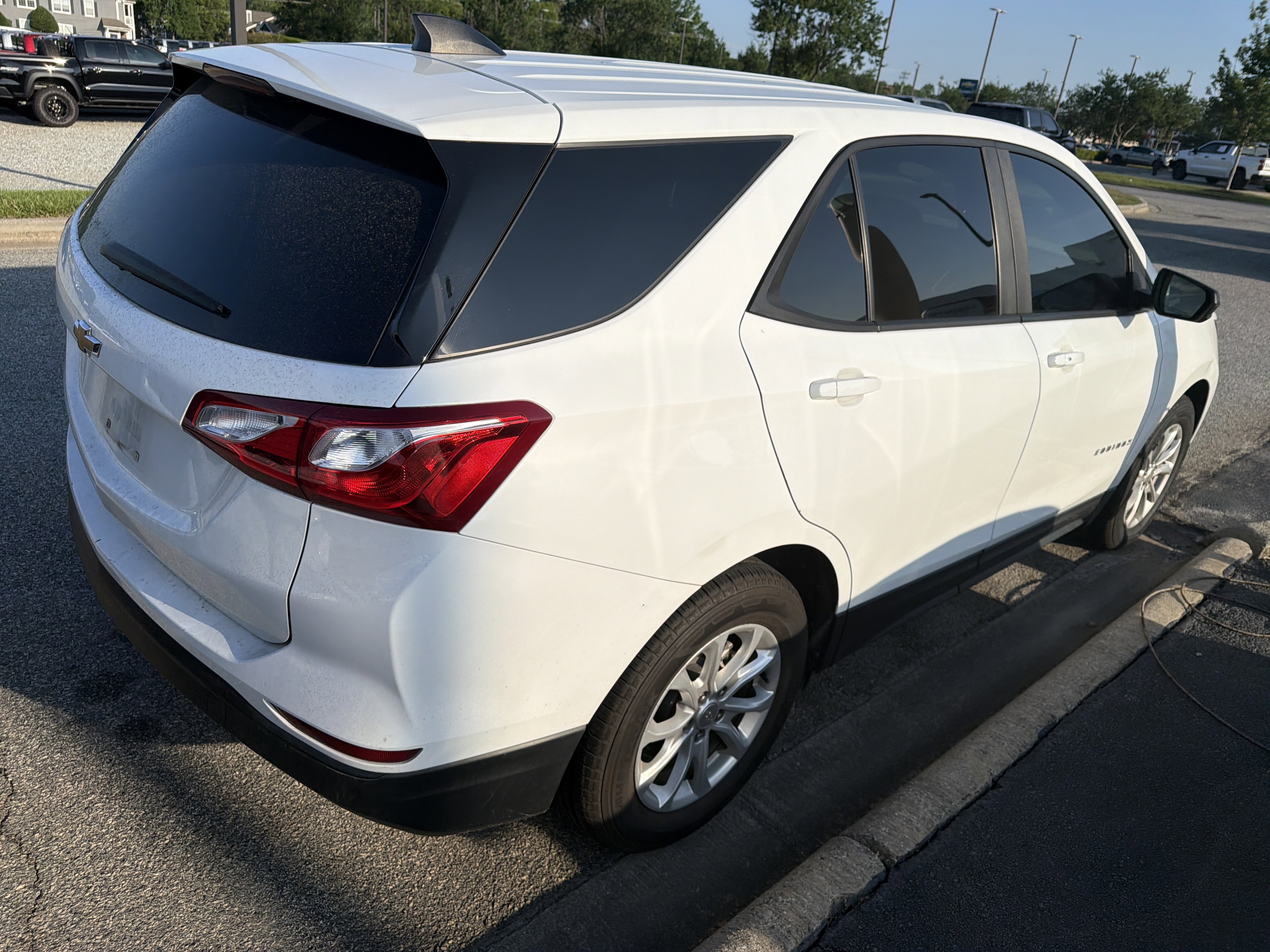 Used 2020 Chevrolet Equinox LS w/ LS Convenience Package FWD image 10
