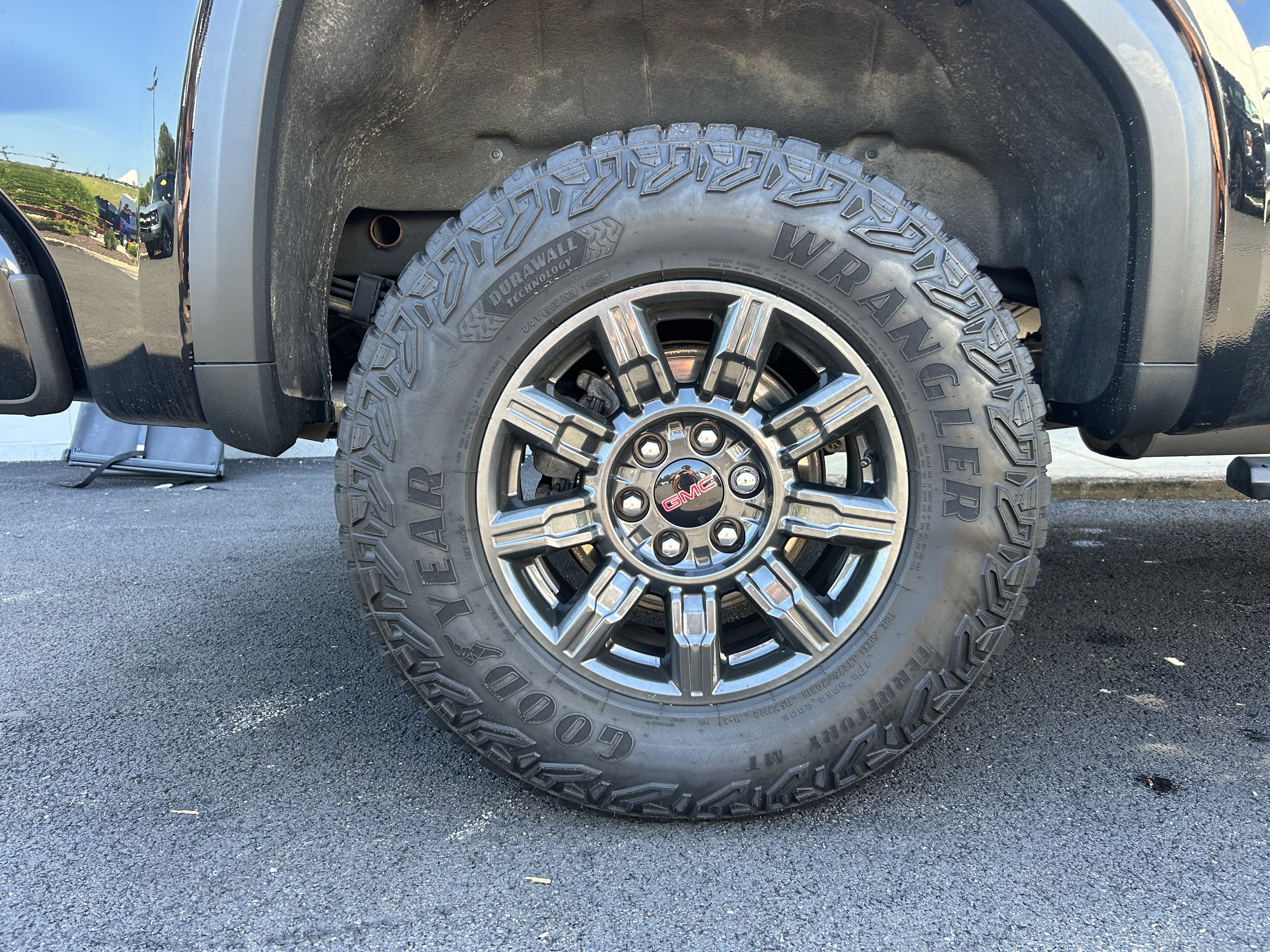 Used 2024 GMC Sierra 1500 AT4X AWD/4WD image 8
