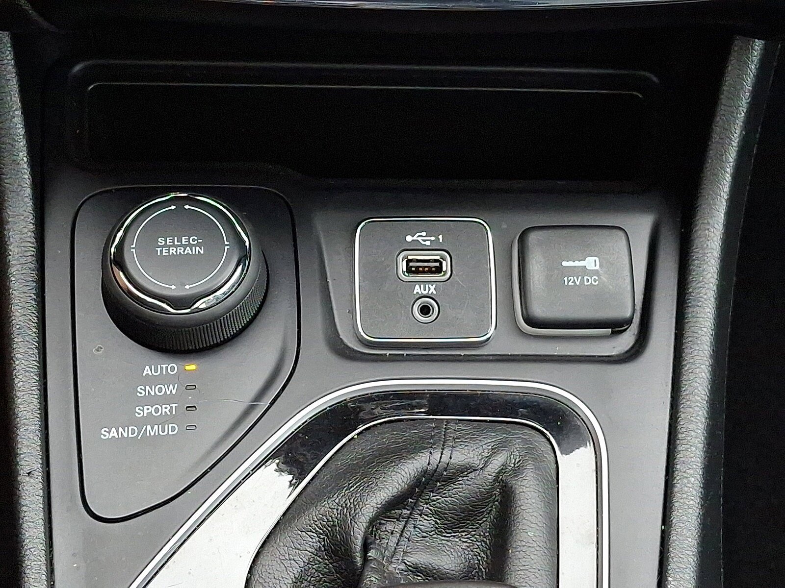 Used 2022 Jeep Cherokee Limited AWD/4WD image 26