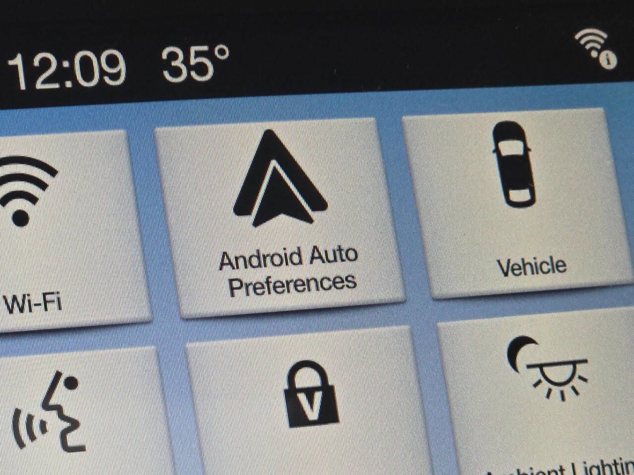 Used 2018 Ford Taurus SHO image 14