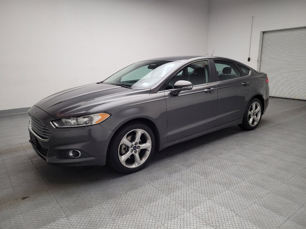 Used 2016 Ford Fusion SE FWD image 2