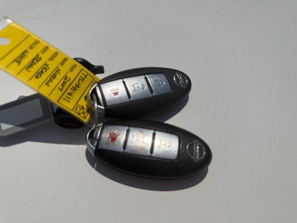 Used 2007 Nissan Versa Hatchback w/ Convenience Pkg FWD image 30