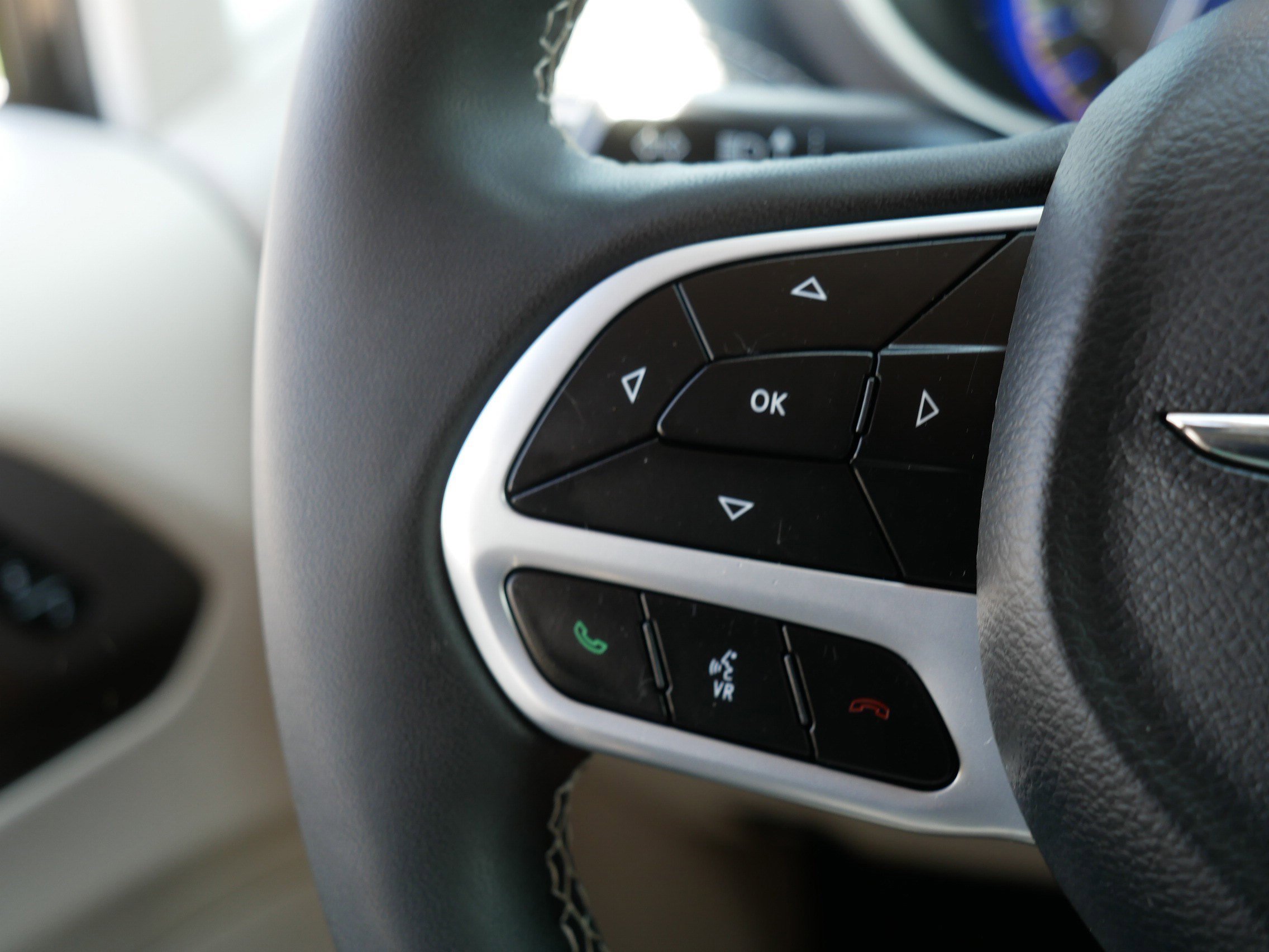 Used 2023 Chrysler Pacifica Touring-L AWD/4WD image 28