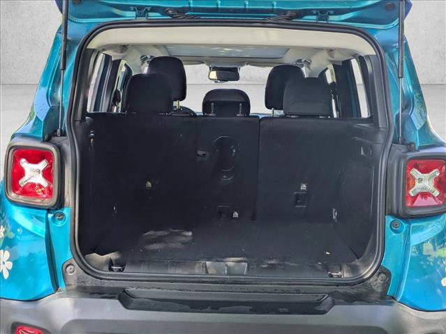 Used 2022 Jeep Renegade Latitude w/ Sun/Sound Group AWD/4WD image 6