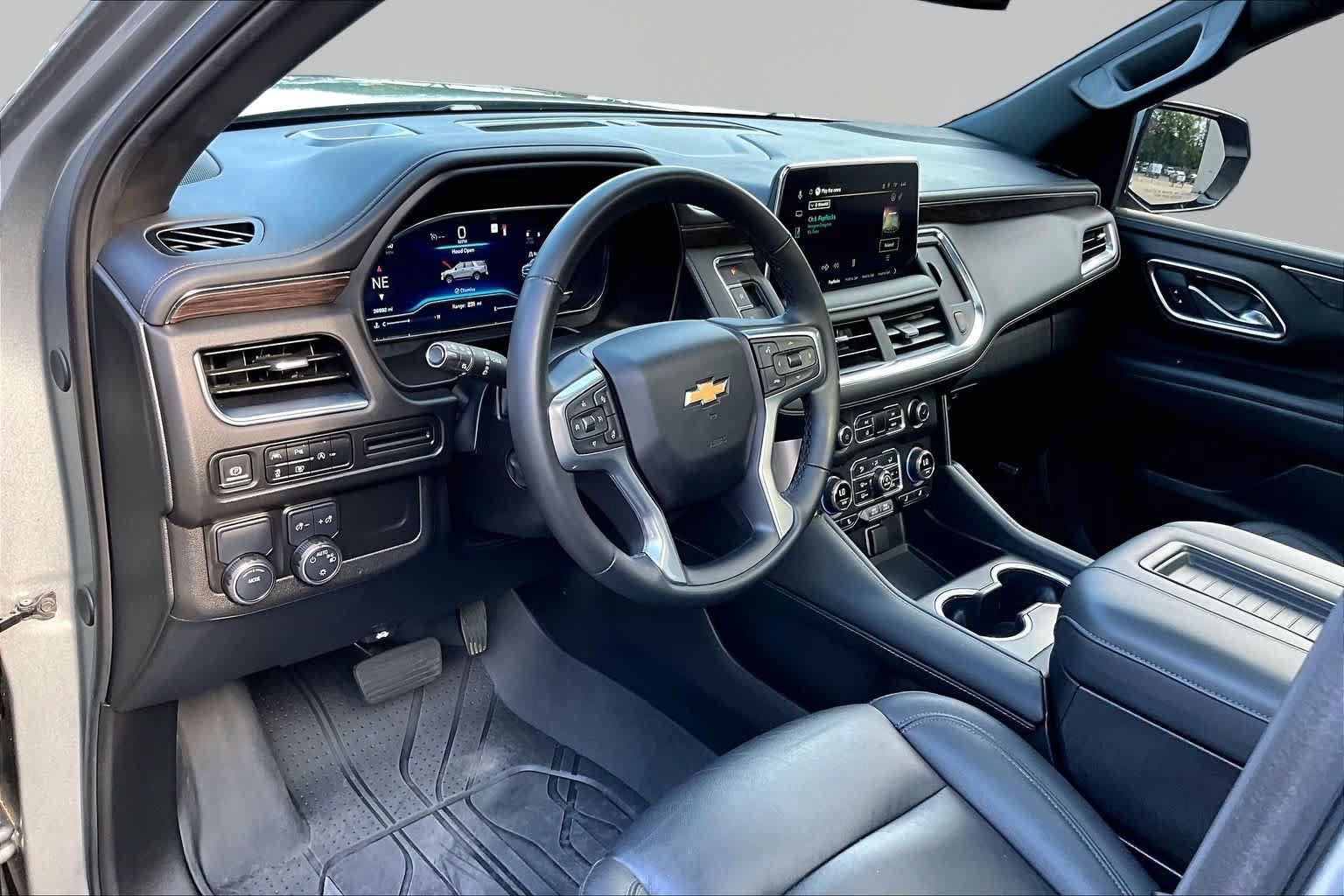 Used 2024 Chevrolet Tahoe LT w/ LT Signature Plus Package RWD image 18