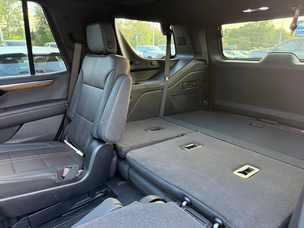 Used 2025 Chevrolet Tahoe High Country AWD/4WD image 15