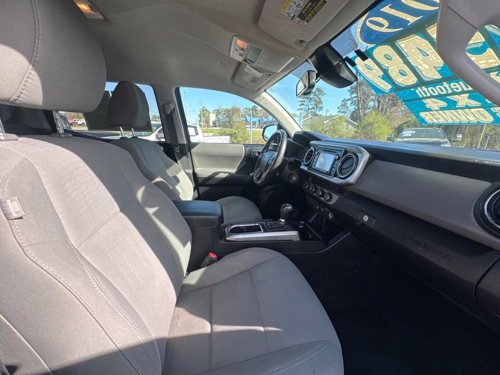 Used 2019 Toyota Tacoma SR5 AWD/4WD image 8